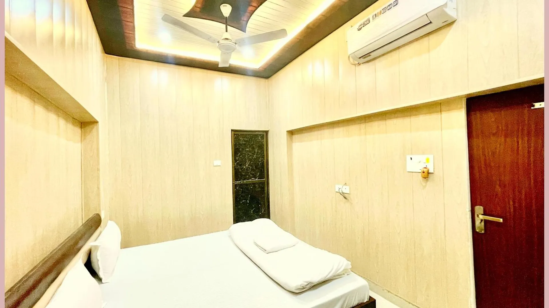 Vns Hotel Dev V - Villa Near Kashi Vishwanath Temple - Fully Air Conditioned Room - Best Hotel In Varanasi Hindistan