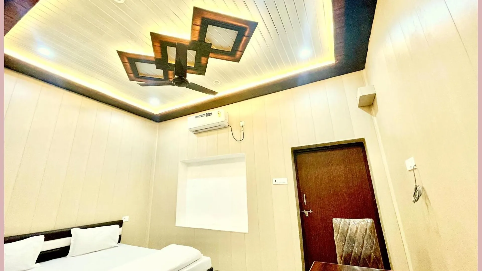 Vns Hotel Dev V - Villa Near Kashi Vishwanath Temple - Fully Air Conditioned Room - Best Hotel In Varanasi