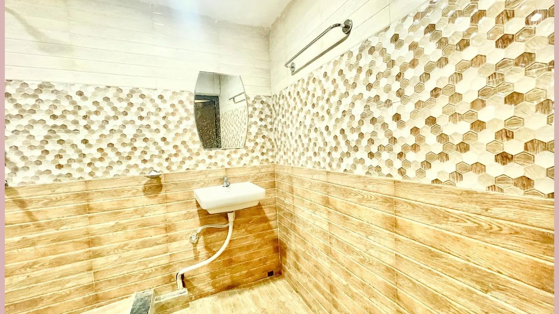 Vns Hotel Dev V - Villa Near Kashi Vishwanath Temple - Fully Air Conditioned Room - Best Hotel In Varanasi 4*,