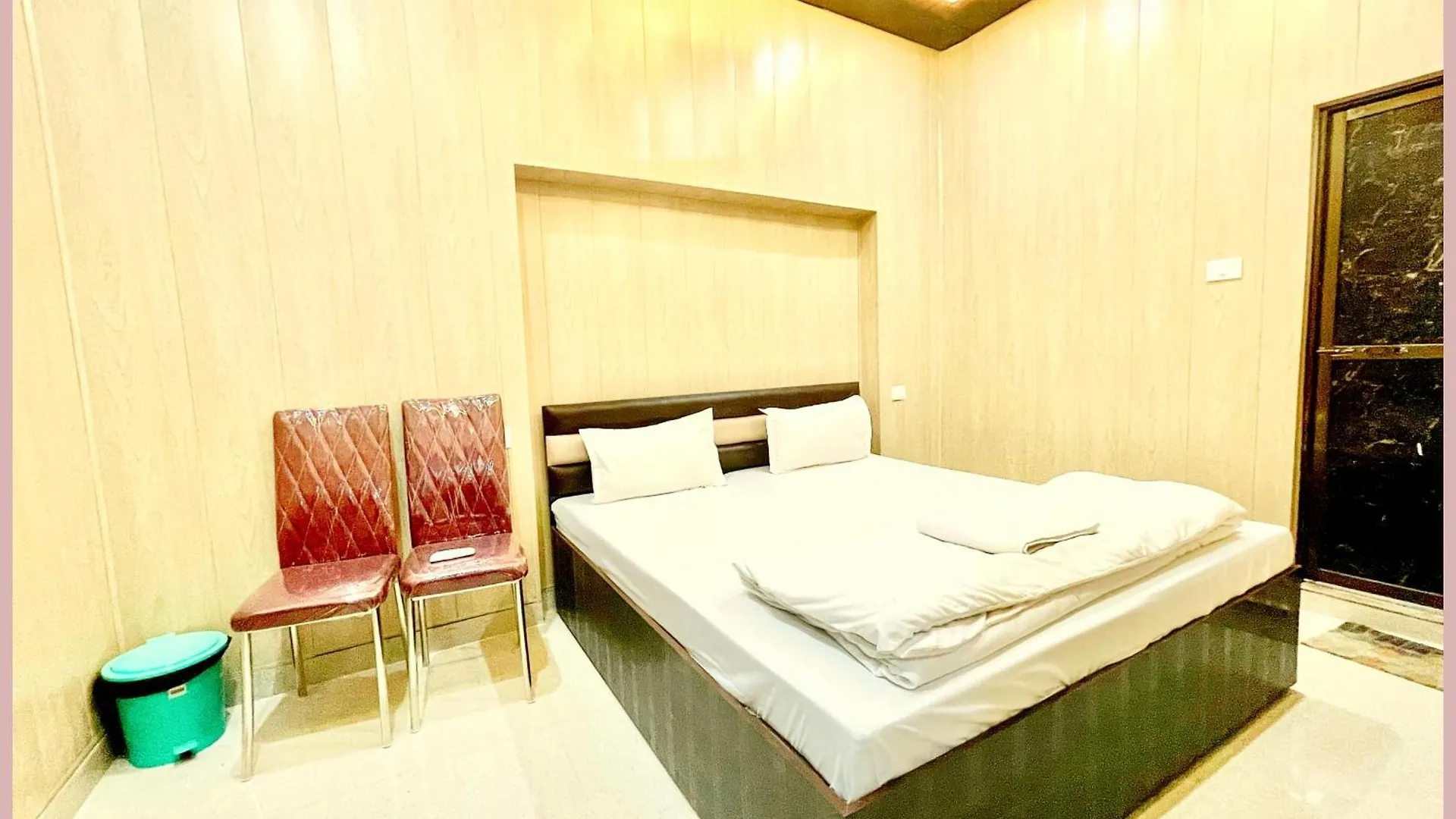 Vns Hotel Dev V - Villa Near Kashi Vishwanath Temple - Fully Air Conditioned Room - Best Hotel In Varanasi Hindistan