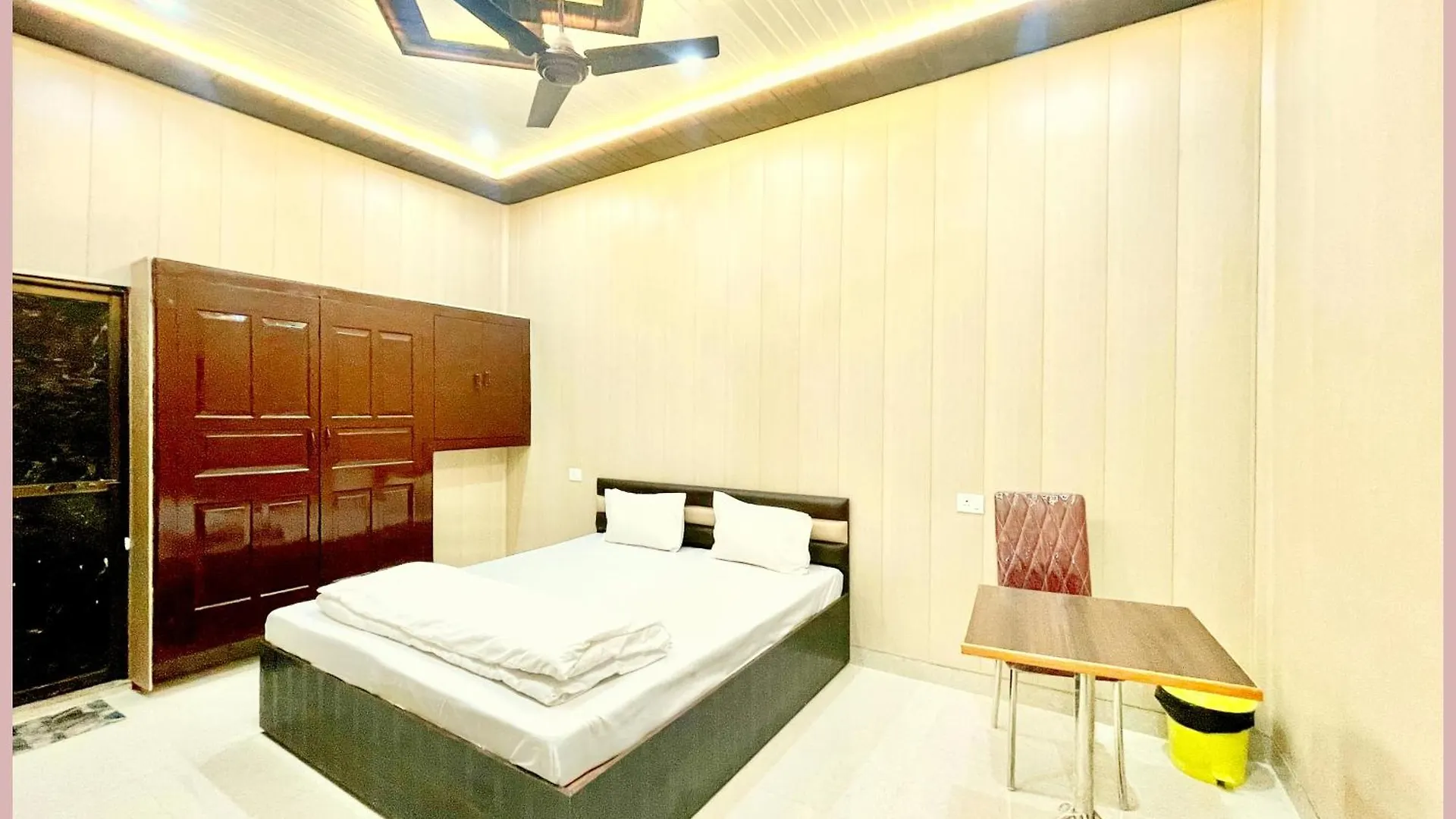 Vns Hotel Dev V - Villa Near Kashi Vishwanath Temple - Fully Air Conditioned Room - Best Hotel In Varanasi